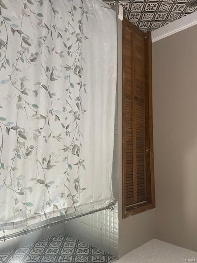 View of interior details | Image 18