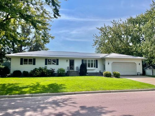 211 E Van Dusen St, Springfield, MN, 56087-1596 | Card Image
