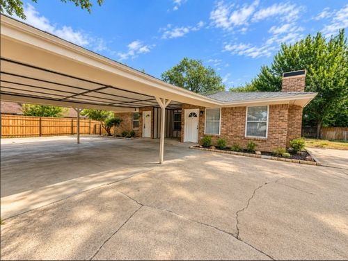 2705 Petersburg Dr, Arlington, TX, 76014-2140 | Card Image