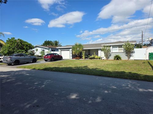 7917 Tropicana St, Miramar, FL, 33023-2435 | Card Image