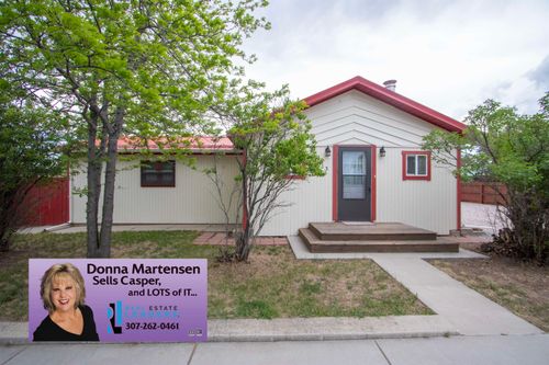 213 N 3rd St, Glenrock, WY, 82637-5020 | Card Image