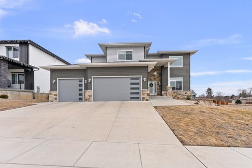 3717 N Birchwood Ave, Davenport, IA, 52806-1254 | Card Image