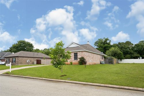 5110 Lakeshore Dr, Willis, TX, 77318-9140 | Card Image