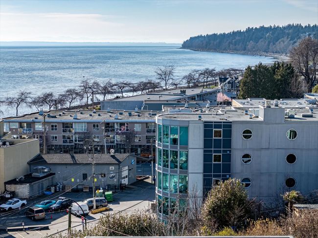 202 - 14955 Victoria Avenue, Condo with 1 bedrooms, 1 bathrooms and 1 parking in White Rock BC | Image 1