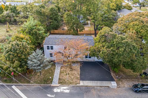 6 Mccue Ave, Wyandanch, NY, 11798-2406 | Card Image