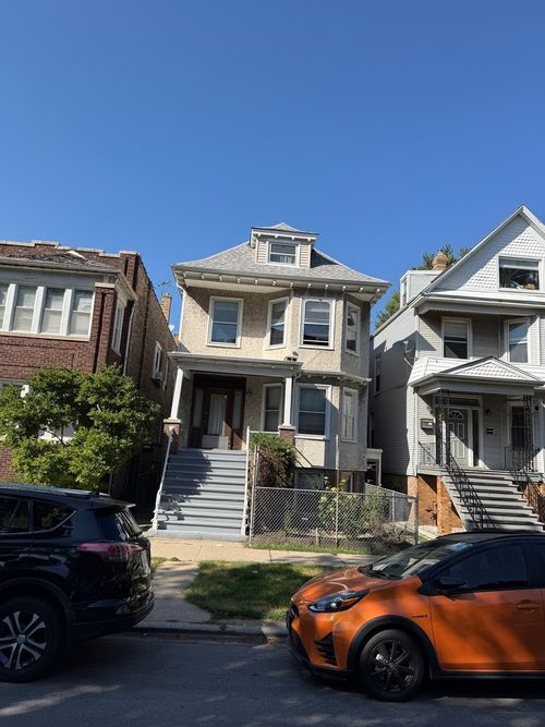 2-2448 W Gunnison St, Chicago, IL, 60625-2812 | Card Image