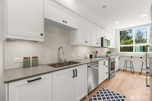 e-2106 Ne 85th St, Seattle, WA, 98115-3315 | Card Image