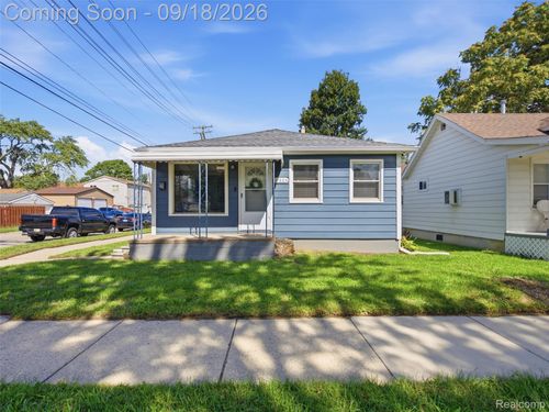 17803 Tennyson St, Roseville, MI, 48066-2923 | Card Image