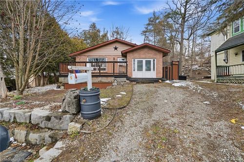 5 Pineway Ave, Keswick, ON, L4P1X8 | Card Image