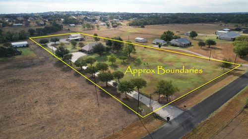 272 Edward Farris Rd, Weatherford, TX, 76085-3759 | Card Image