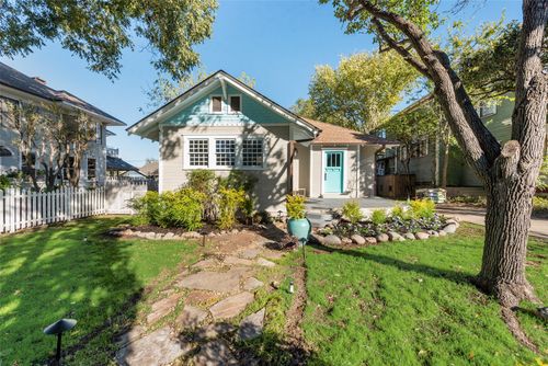 2105 Lipscomb St, Fort Worth, TX, 76110-2048 | Card Image