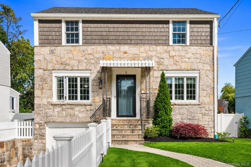 2 Meadow Ln, New Rochelle, NY, 10805-2313 | Card Image