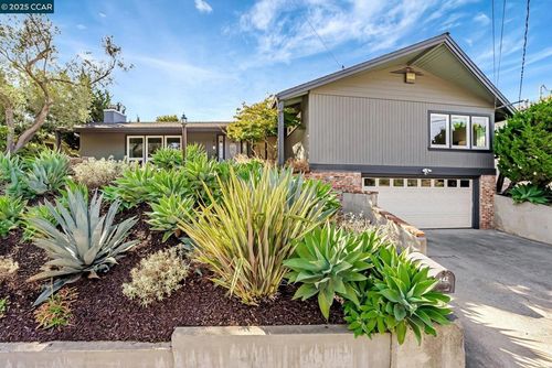 142 Sequoyah View Dr, Oakland, CA, 94605-4906 | Card Image