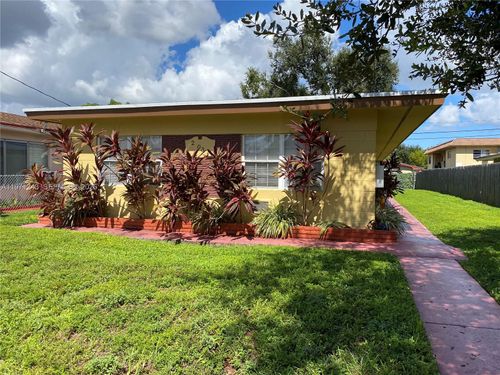 apt-2-2031 Ne 167th St, North Miami Beach, FL, 33162-3271 | Card Image