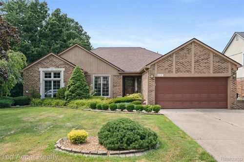 40363 Denbigh Dr, Sterling Heights, MI, 48310-6942 | Card Image