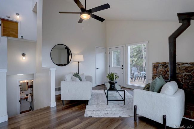Living Area | Image 12