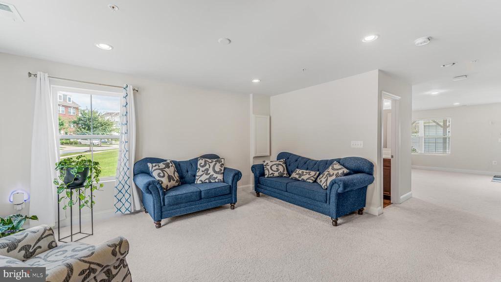 Residential in WHITE PLAINS 4