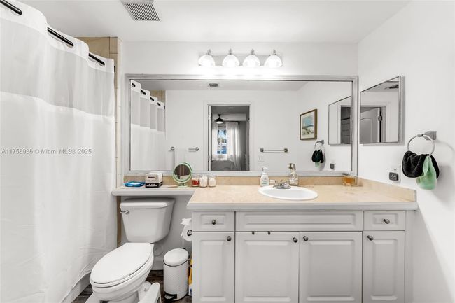 APT-112 - 6831 Sw 44 Th St, Condo with 3 bedrooms, 2 bathrooms and null parking in Miami FL | Image 17