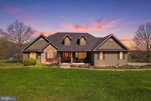 7340 Woodland Dr, SPRING GROVE, PA, 17362-8617 | Card Image