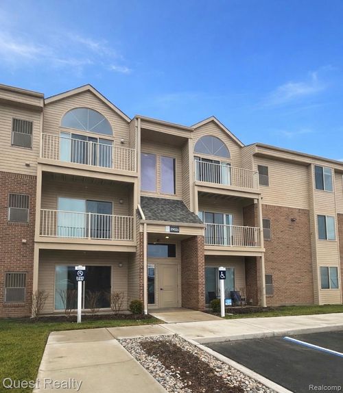 apt-106-39021 Prentiss St, Harrison Township, MI, 48045-4328 | Card Image