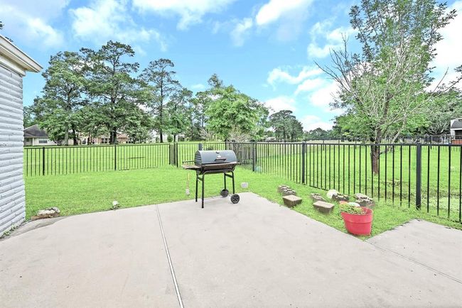 20031 Sunny Shores Dr, House other with 3 bedrooms, 2 bathrooms and 3 parking in Humble TX | Image 22