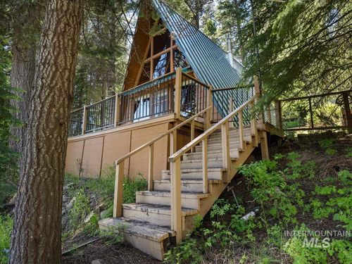 3 Lyons Ln, Cascade, ID, 83611-5515 | Card Image