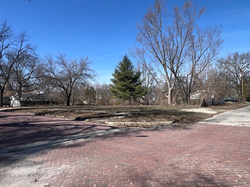 229 E Vine St, Piper City, IL, 60959-7142 | Card Image