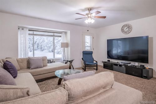 5568 Seabreeze Ln, Sterling Heights, MI, 48310-7453 | Card Image