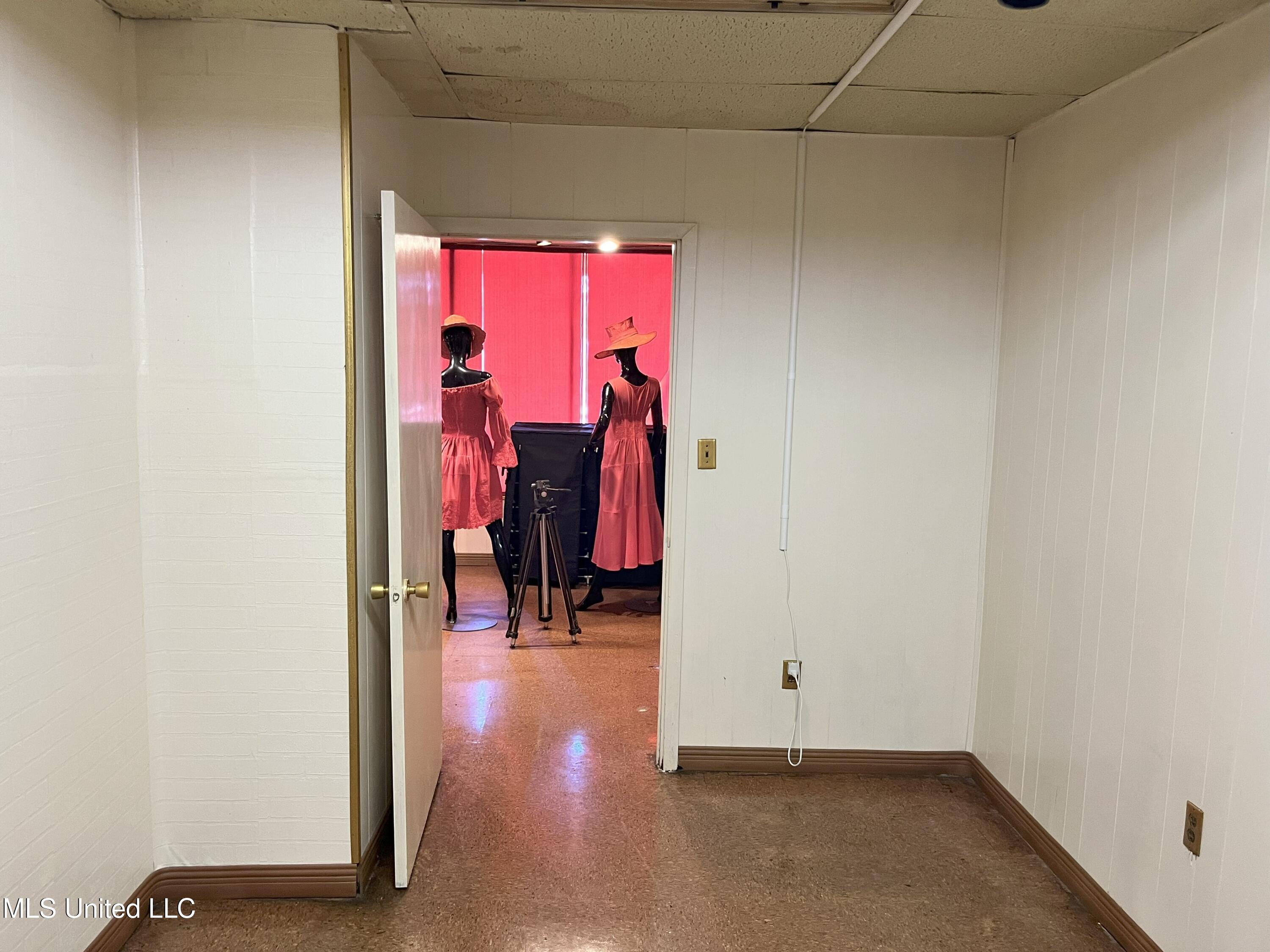 943 Gallatin St, Jackson, MS 39204-3017