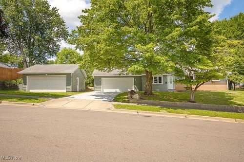 2355 Scotland Dr, Akron, OH, 44305-3937 | Card Image