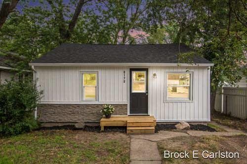 2172 Kinsey St, Muskegon, MI, 49441-3032 | Card Image