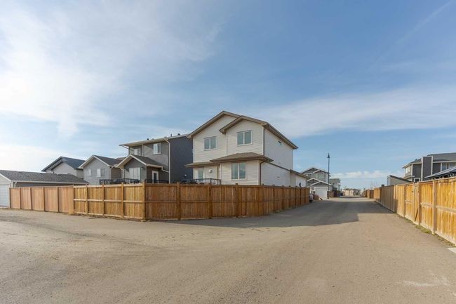170 Bras D'or Road W, Home with 4 bedrooms, 3 bathrooms and 4 parking in Lethbridge AB | Image 4