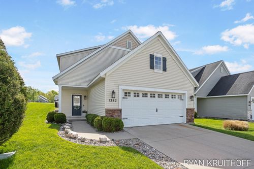1382 Highland Hl, Lowell, MI, 49331-8832 | Card Image