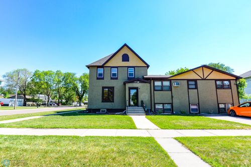 1104 13th Ave N, Fargo, ND, 58102-2575 | Card Image