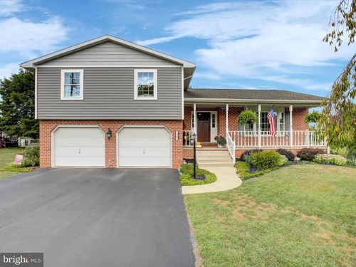 18 Hearthside Ln, Greencastle, PA, 17225-9204 | Card Image