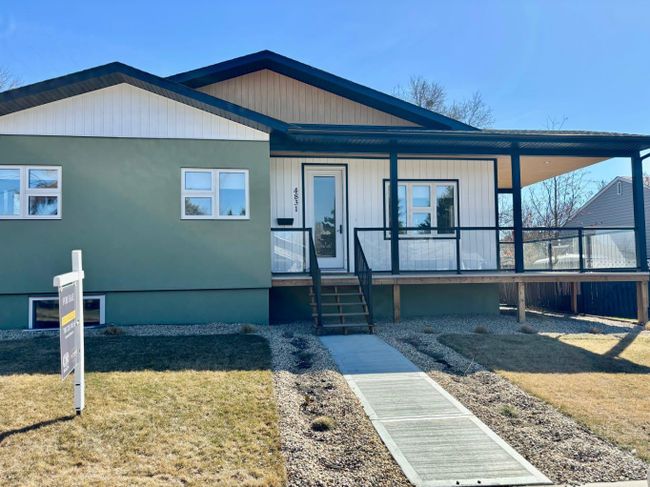 4831 53 A Street, Home with 3 bedrooms, 2 bathrooms and 2 parking in Camrose AB | Image 2