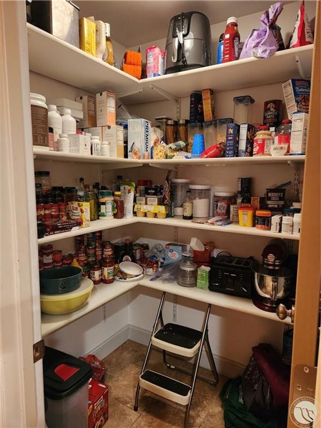 Kitchen pantry | Image 13