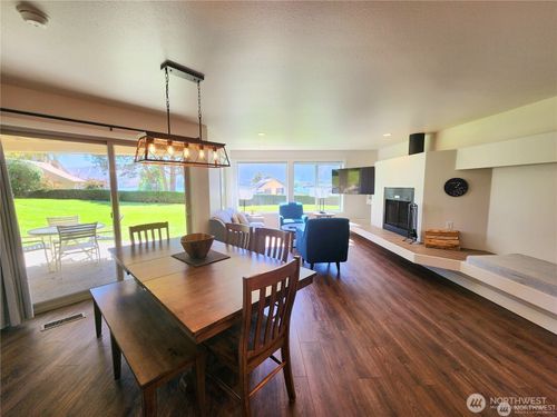 1 S 1st St, Chelan, WA, 98816 | Card Image