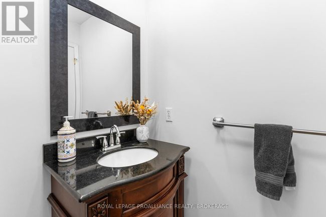 343 Sunrise Cres, House other with 4 bedrooms, 3 bathrooms and 4 parking in Kingston ON | Image 24