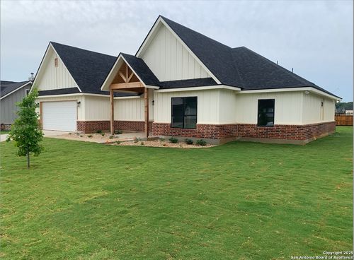 109 W Magnolia Cir, La Vernia, TX, 78121-0108 | Card Image