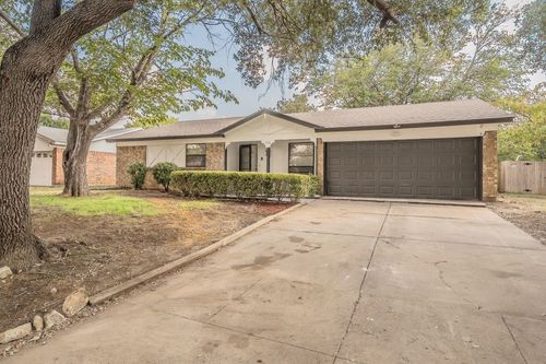 902 Smokey Ct, Arlington, TX, 76014-2324 | Card Image