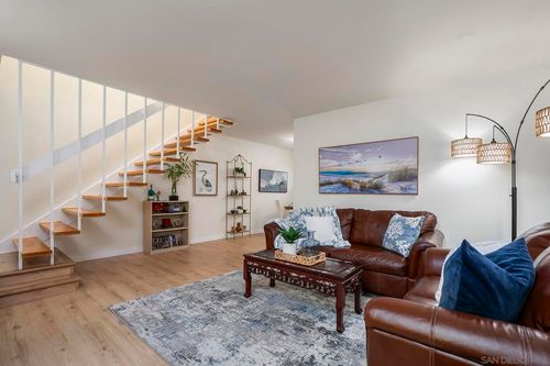 334-4062 Valeta St, San Diego, CA, 92110-5820 | Card Image
