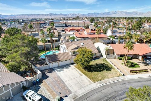 3431 Iberia St, Las Vegas, NV, 89146-6562 | Card Image