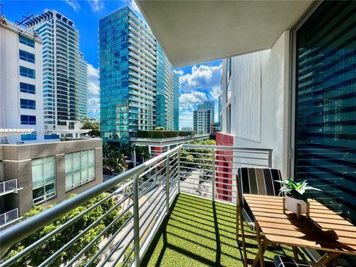 613-90 Ne 32nd St, Miami, FL, 33137-5692 | Card Image