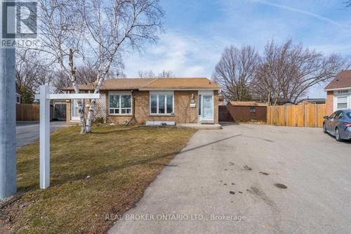 lower-2261 Hanbury Crt, Burlington, ON, L7P3V4 | Card Image