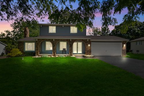 1121 Hollyhock Dr, Grand Blanc, MI, 48439-8957 | Card Image