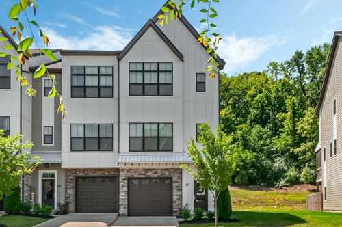 207 Stonecrest Cir, Nashville, TN, 37209-5272 | Card Image