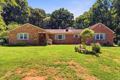 204 Greentree Dr, Forest, VA, 24551-1215 | Card Image