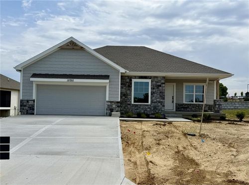 15750 Whitney Ct, Basehor, KS, 66007-7714 | Card Image