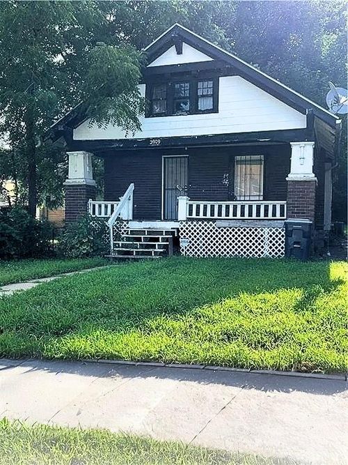 3909 Chestnut Ave, Kansas City, MO, 64130-1329 | Card Image